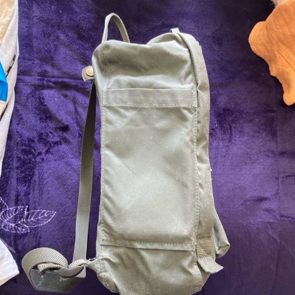 Fjallraven Kanken Green Backpack - Picture 2 of 8